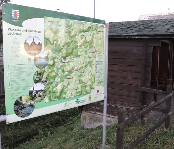 Wanderparkplatz in Arzfeld, Hauptstra&szlig;e, &copy; Tourist-Information Islek