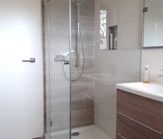 Modernes Badezimmer, &copy; TI Bitburger Land