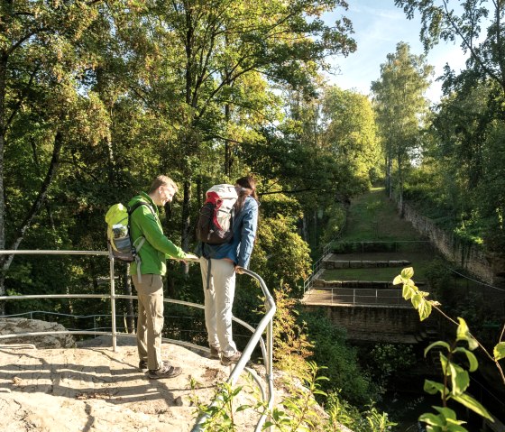 Plattform oberhalb des Felsenweihers, &copy; Eifel Tourismus GmbH, Dominik Ketz