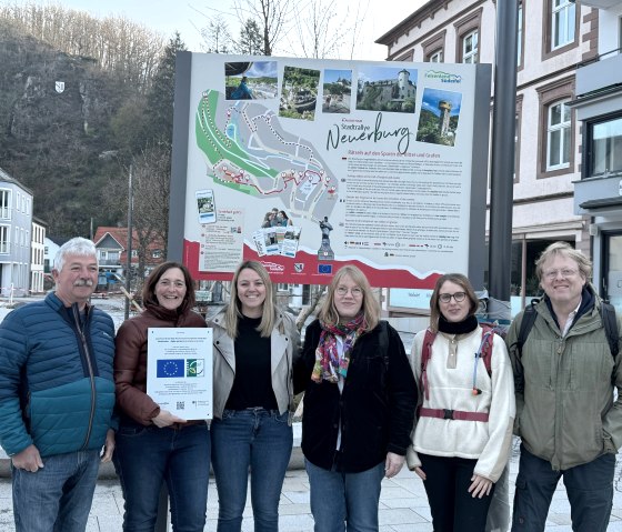 Starttafel Statdtrallye Neuerburg und Projektbeteiligte, © Felsenland Südeifel Tourismus GmbH