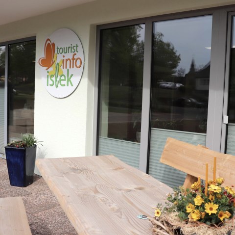 Wanderbank TI, © Tourist-Information Islek, Ingrid Wirtzfeld