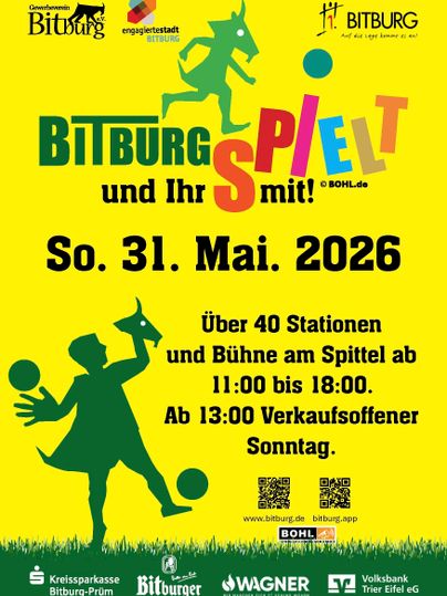Ein fröhliches Veranstaltungsplakat für die Veranstaltung "BITBURG SPIELT" am 31. Mai 2026. Es zeigt Informationen zu über 40 Stationen und einer Bühne am Spittel von 11 bis 18 Uhr.