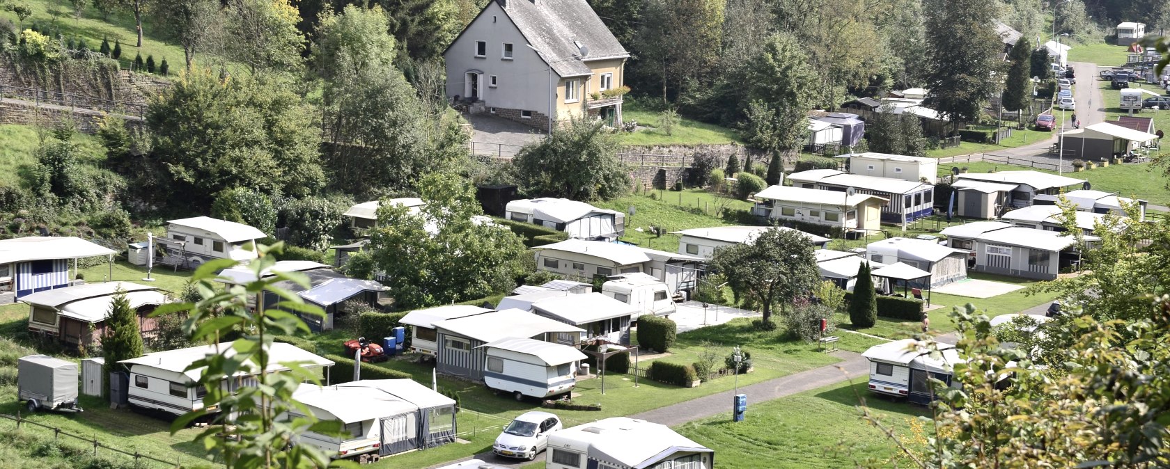 Blick aus dem Stadtwald "Hahn" auf Camp Kyllburg, © TI Bitburger Land