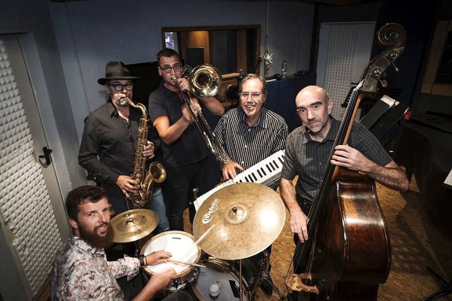 Tritone Studio Band, &copy; Band