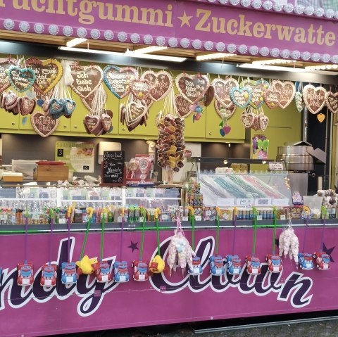 Bitburger Herbstkirmes Süßigkeitenbude, © TI Bitburger Land